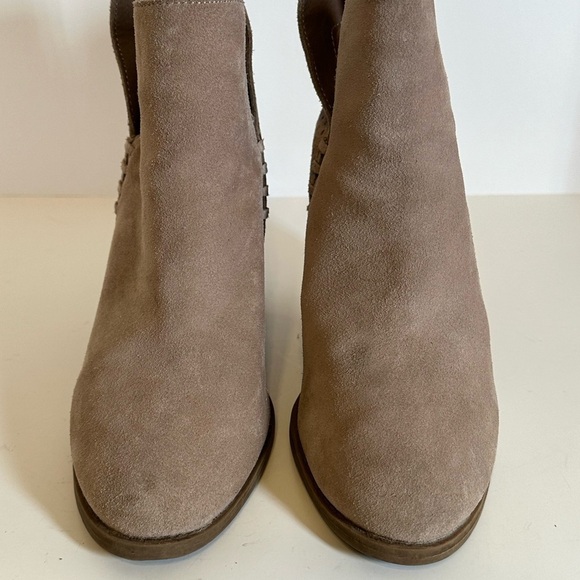 Steve Madden Taupe Suede Leather Chunky Stacked Heel Open Side Booties Sz 8 - Picture 3 of 8